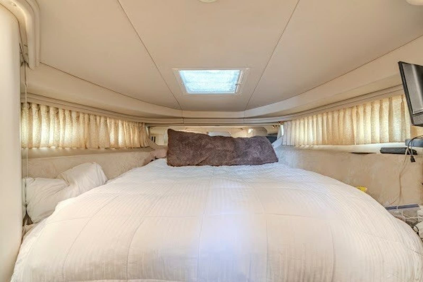 1999 Sea Ray 380 Sundancer - Photo 26