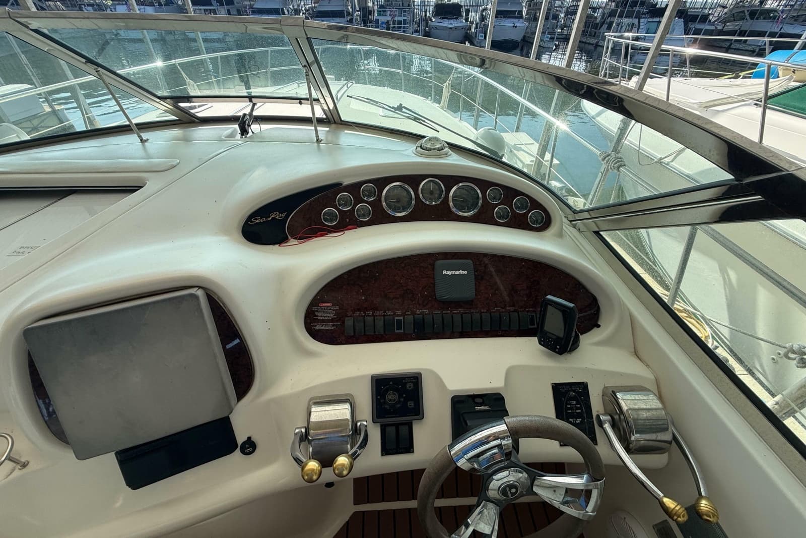 1999 Sea Ray 380 Sundancer - Photo 7