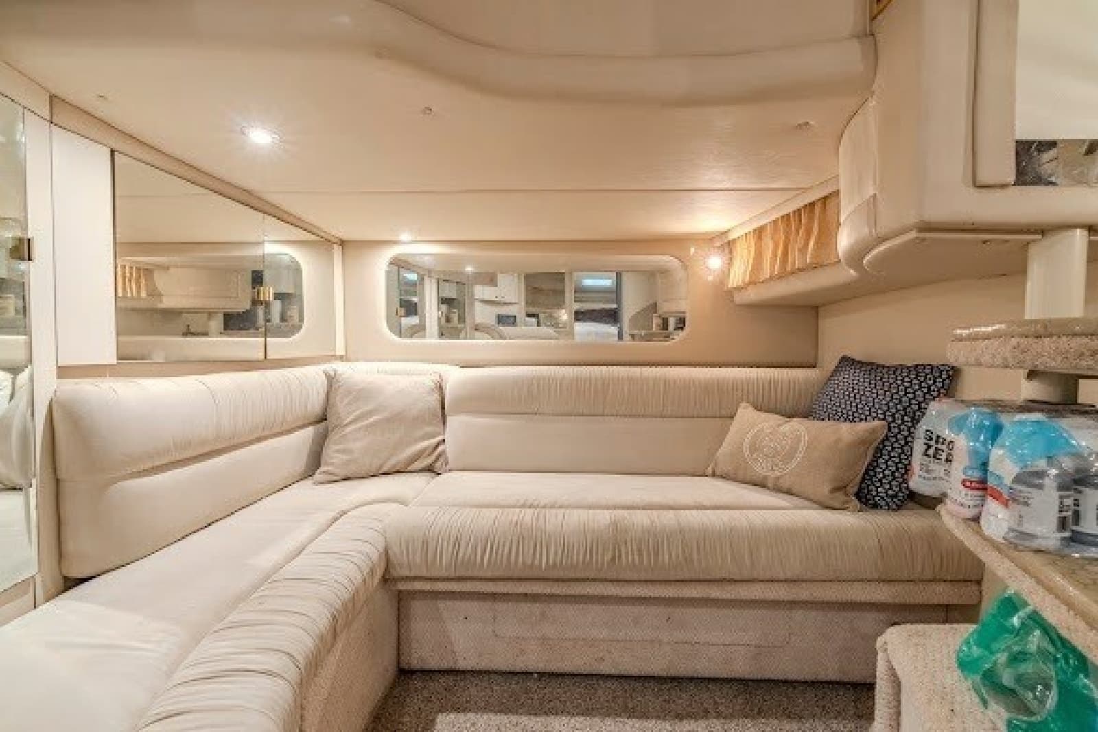 1999 Sea Ray 380 Sundancer - Photo 19