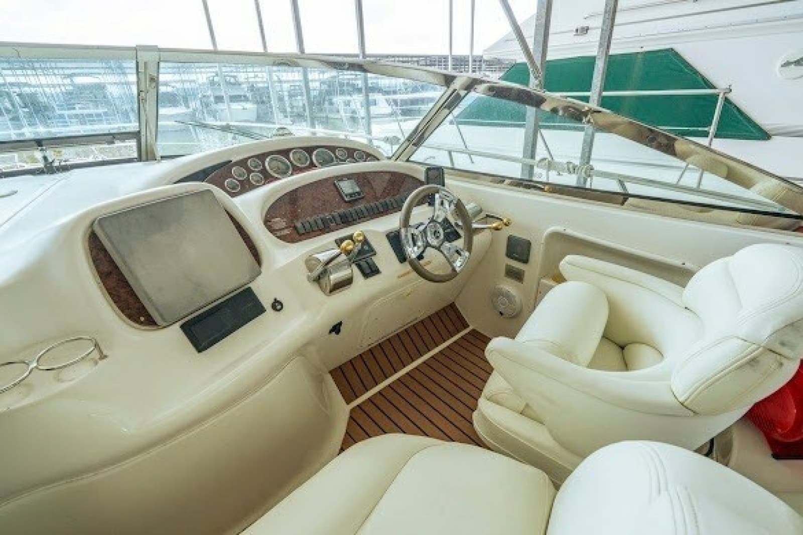 1999 Sea Ray 380 Sundancer - Photo 16