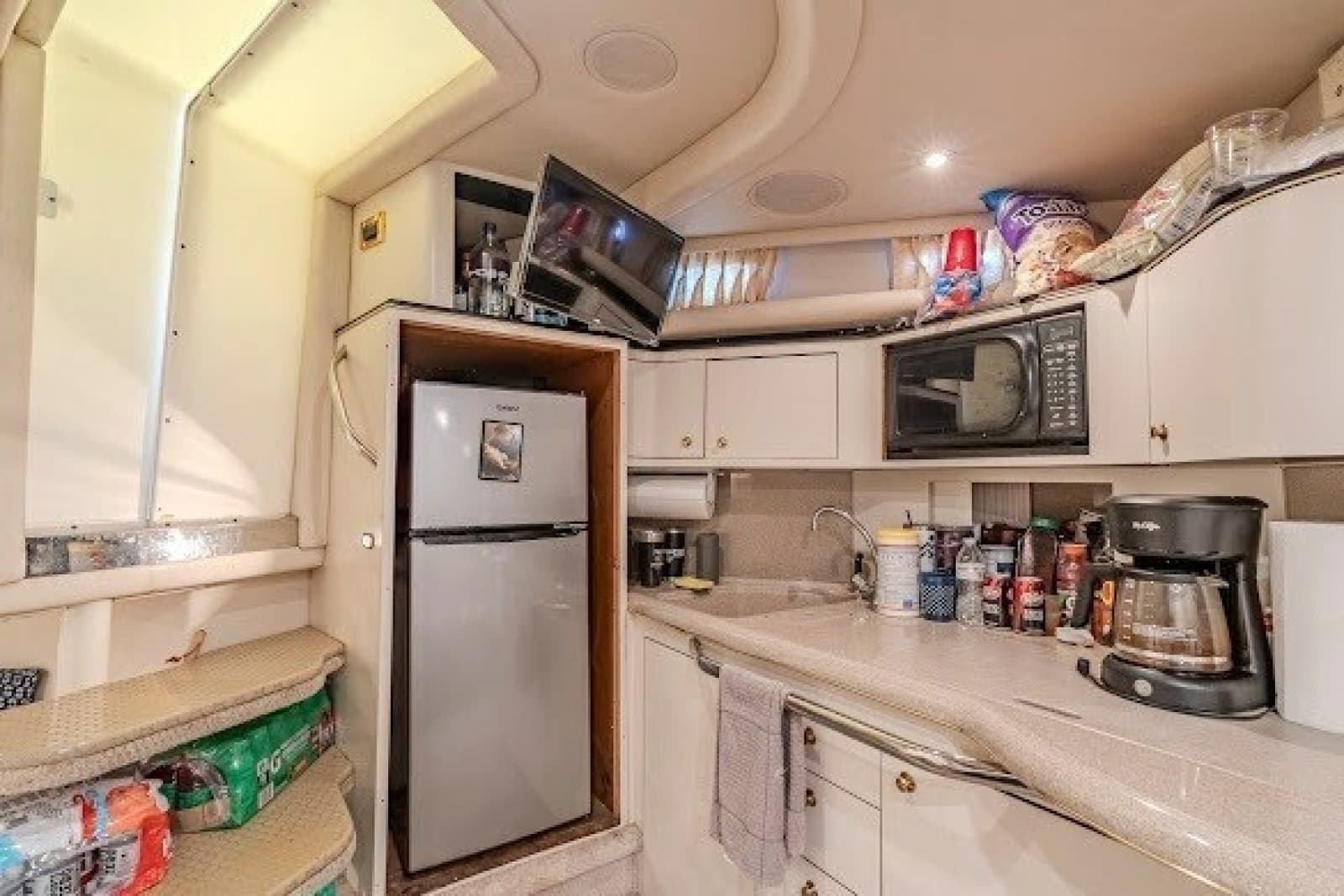 1999 Sea Ray 380 Sundancer - Photo 18