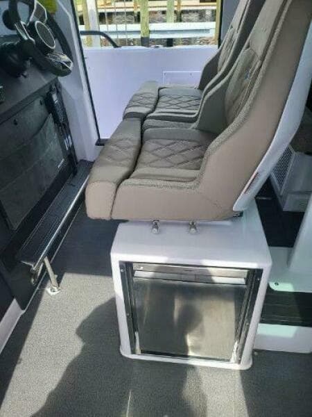 2024 Axopar 37 XC CROSS CABIN - Photo 13