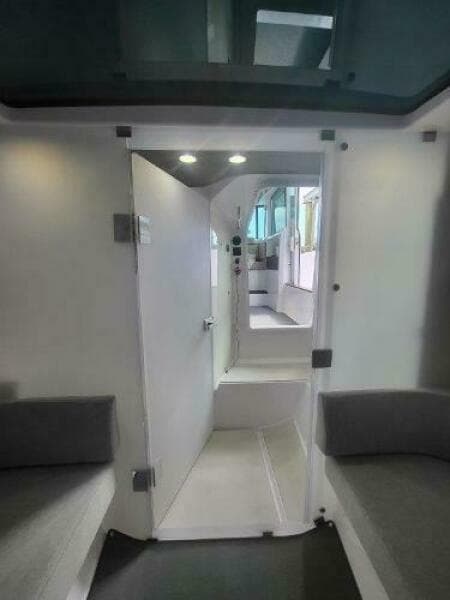 2024 Axopar 37 XC CROSS CABIN - Photo 16