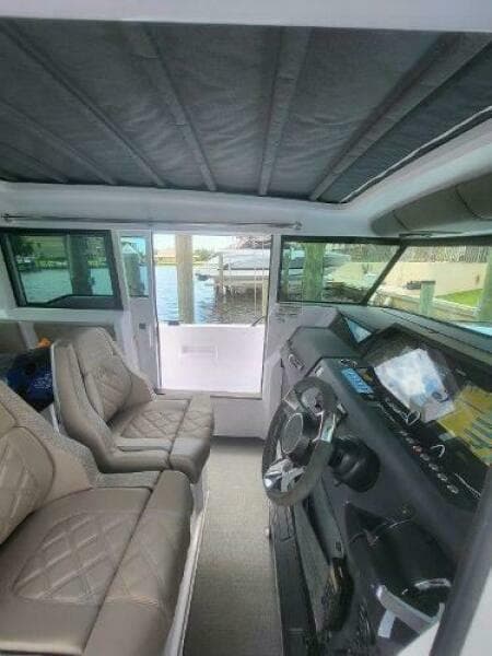 2024 Axopar 37 XC CROSS CABIN - Photo 10
