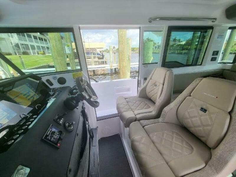 2024 Axopar 37 XC CROSS CABIN - Photo 12