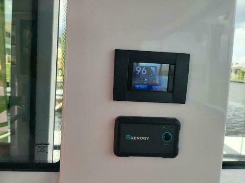 2024 Axopar 37 XC CROSS CABIN - Photo 8