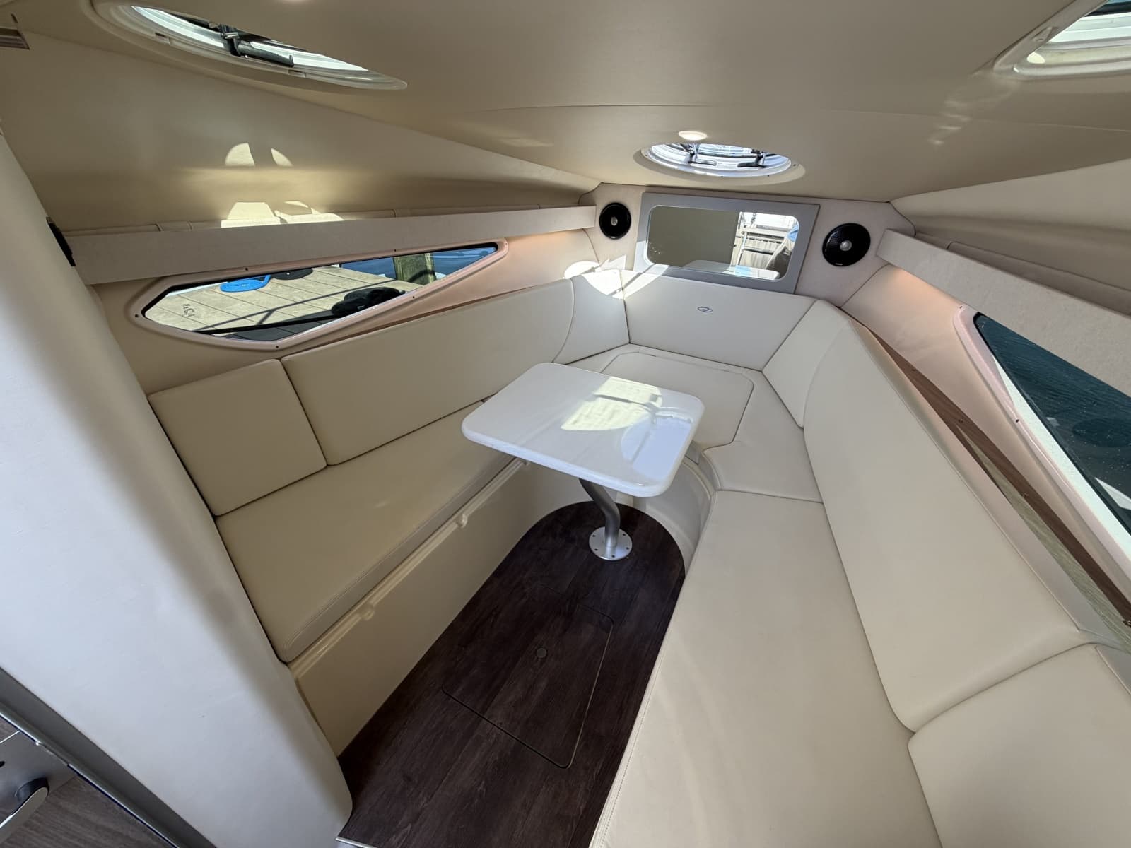 2020 Regal 28 Express - Photo 15