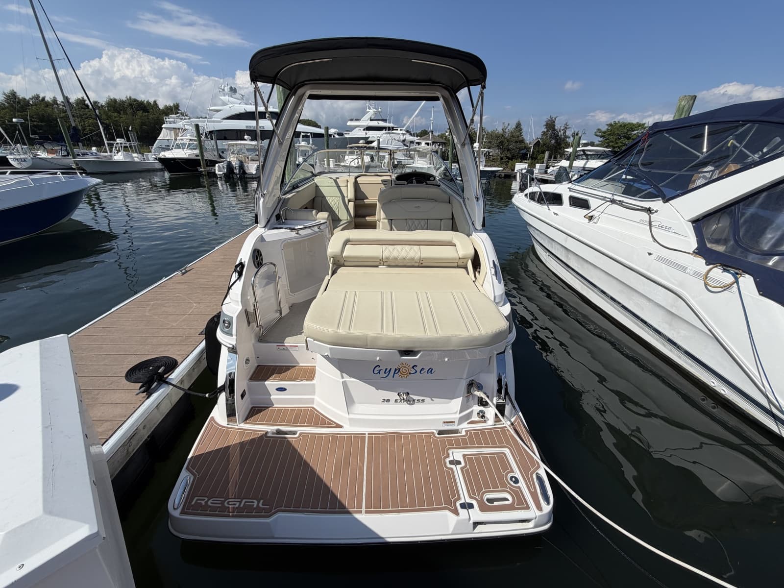 2020 Regal 28 Express - Photo 5