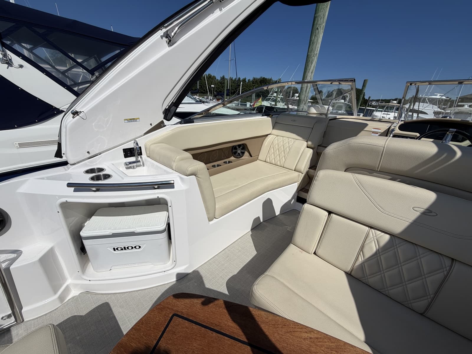 2020 Regal 28 Express - Photo 8