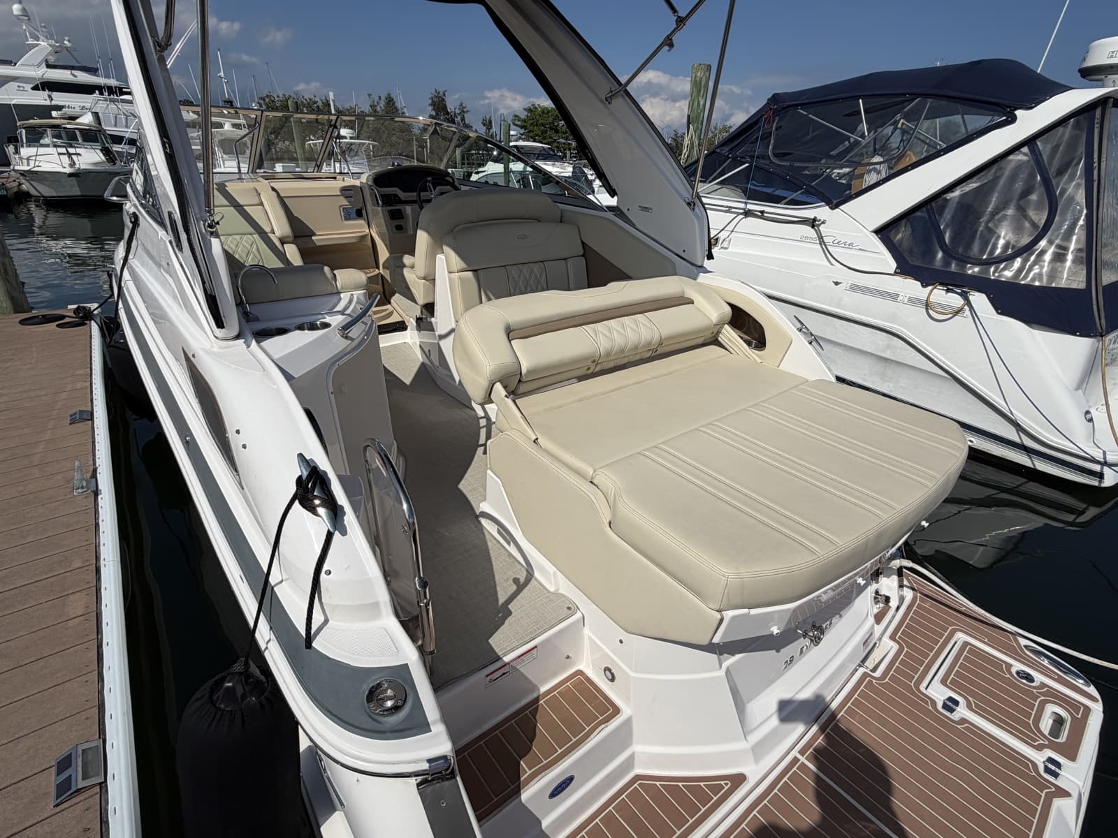 2020 Regal 28 Express - Photo 7