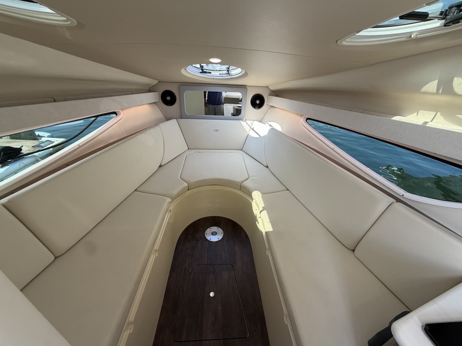 2020 Regal 28 Express - Photo 28