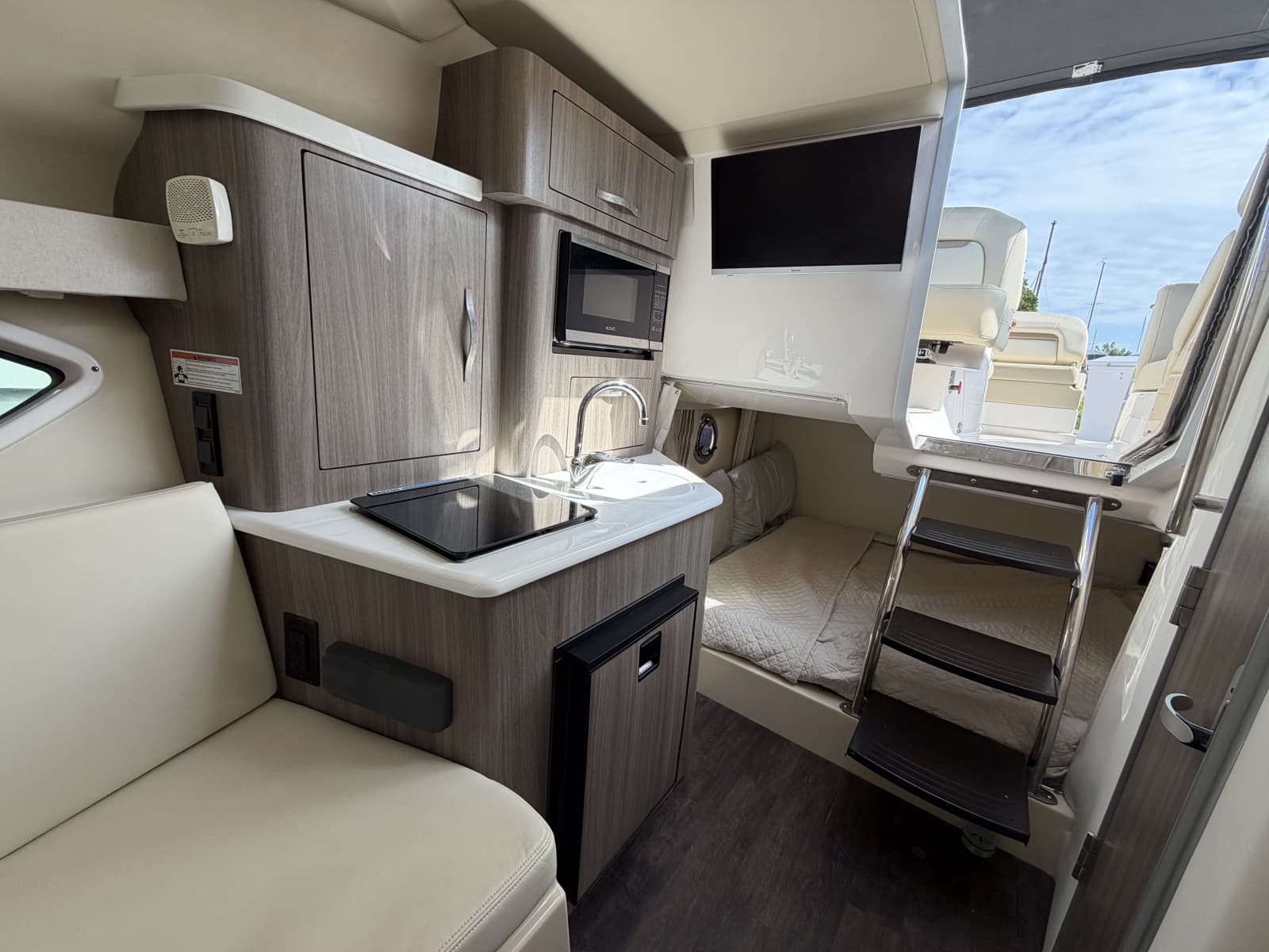 2020 Regal 28 Express - Photo 22