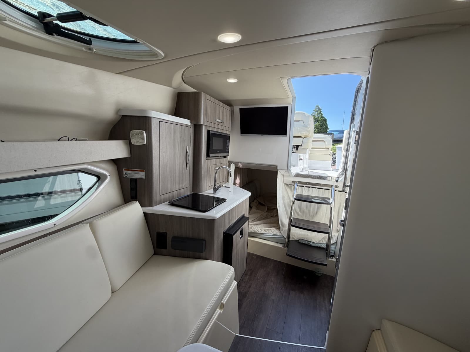 2020 Regal 28 Express - Photo 17