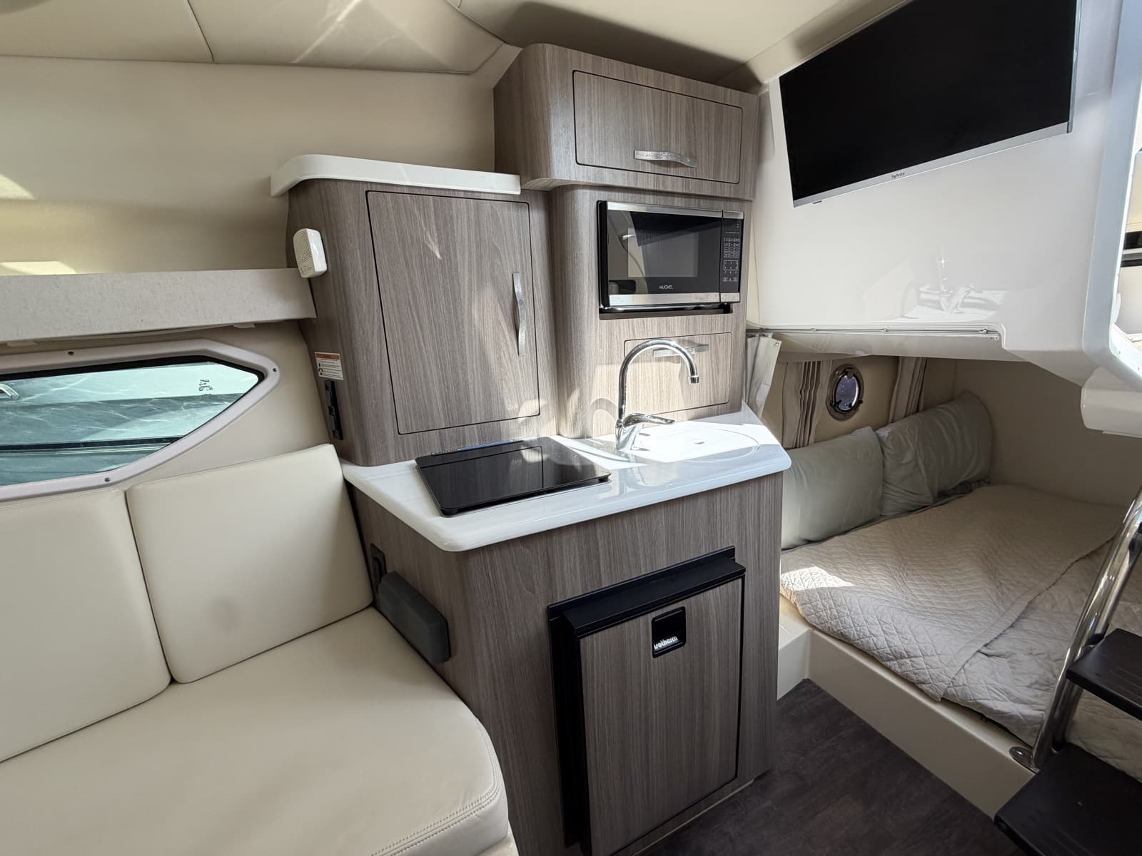 2020 Regal 28 Express - Photo 23