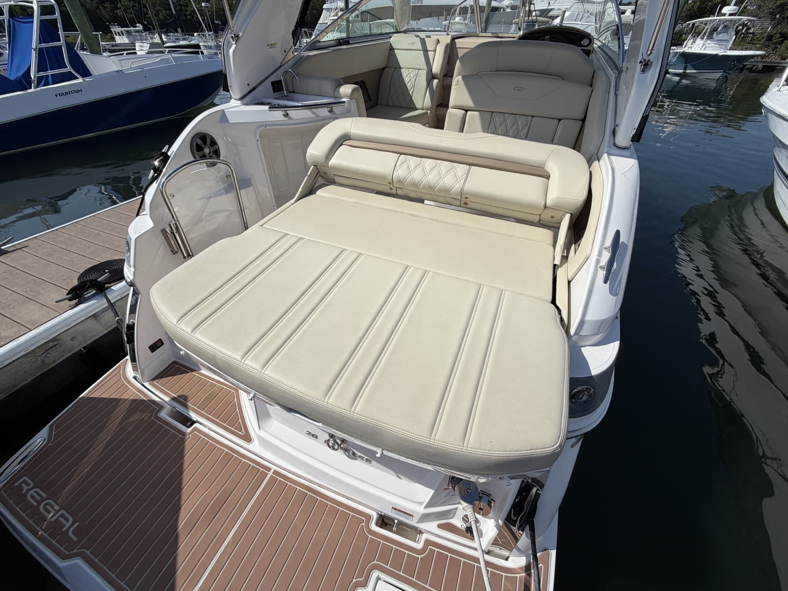 2020 Regal 28 Express - Photo 8