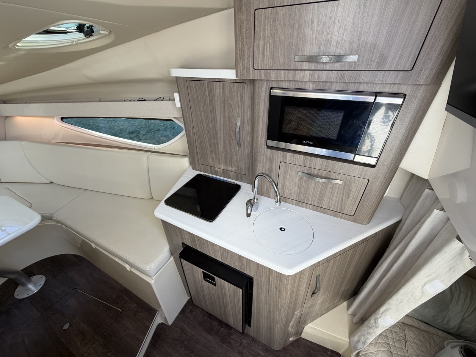 2020 Regal 28 Express - Photo 13