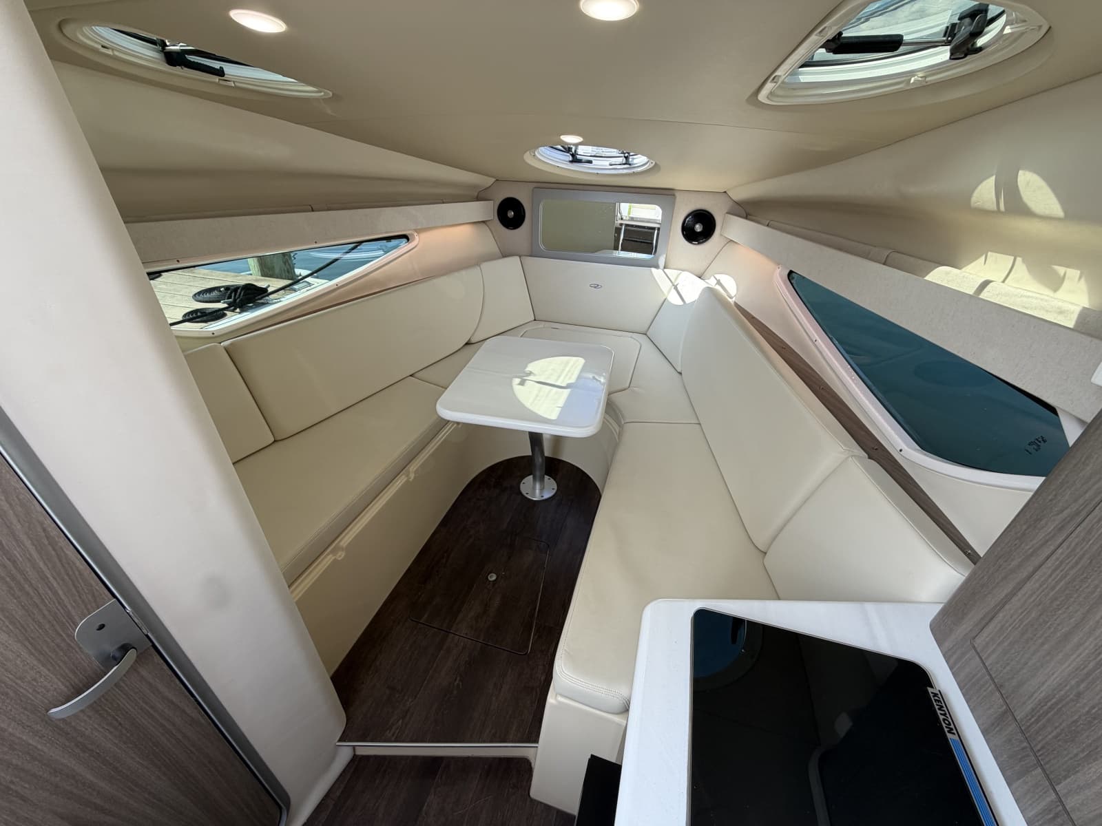 2020 Regal 28 Express - Photo 20