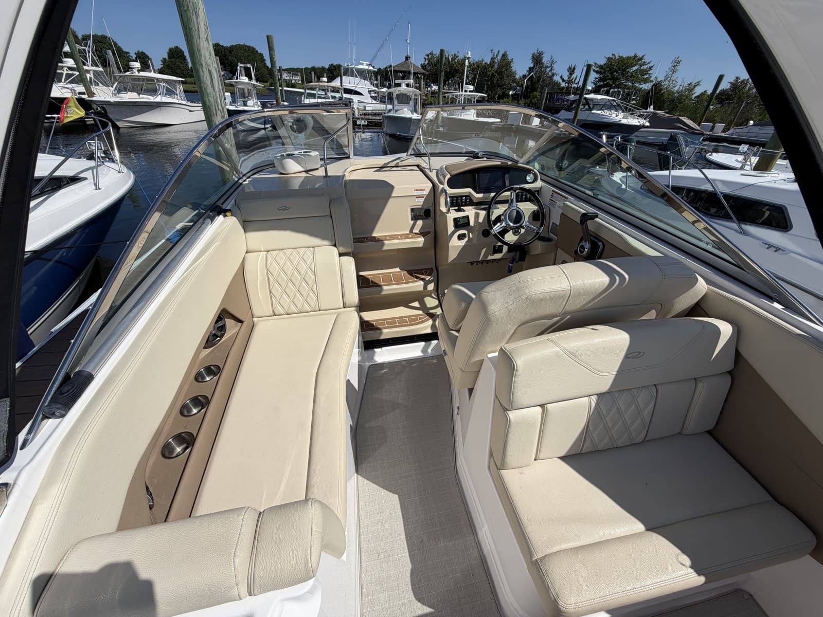 2020 Regal 28 Express - Photo 6