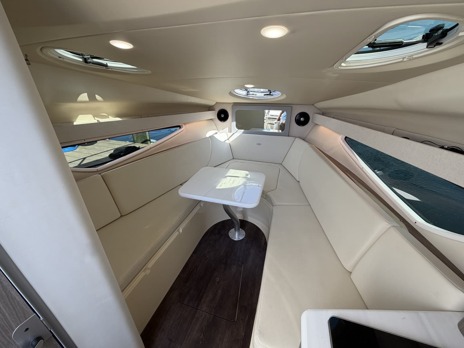 2020 Regal 28 Express - Photo 14