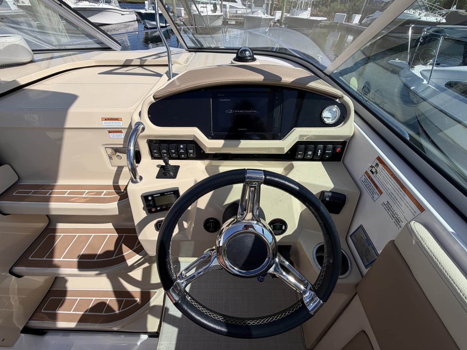 2020 Regal 28 Express - Photo 10
