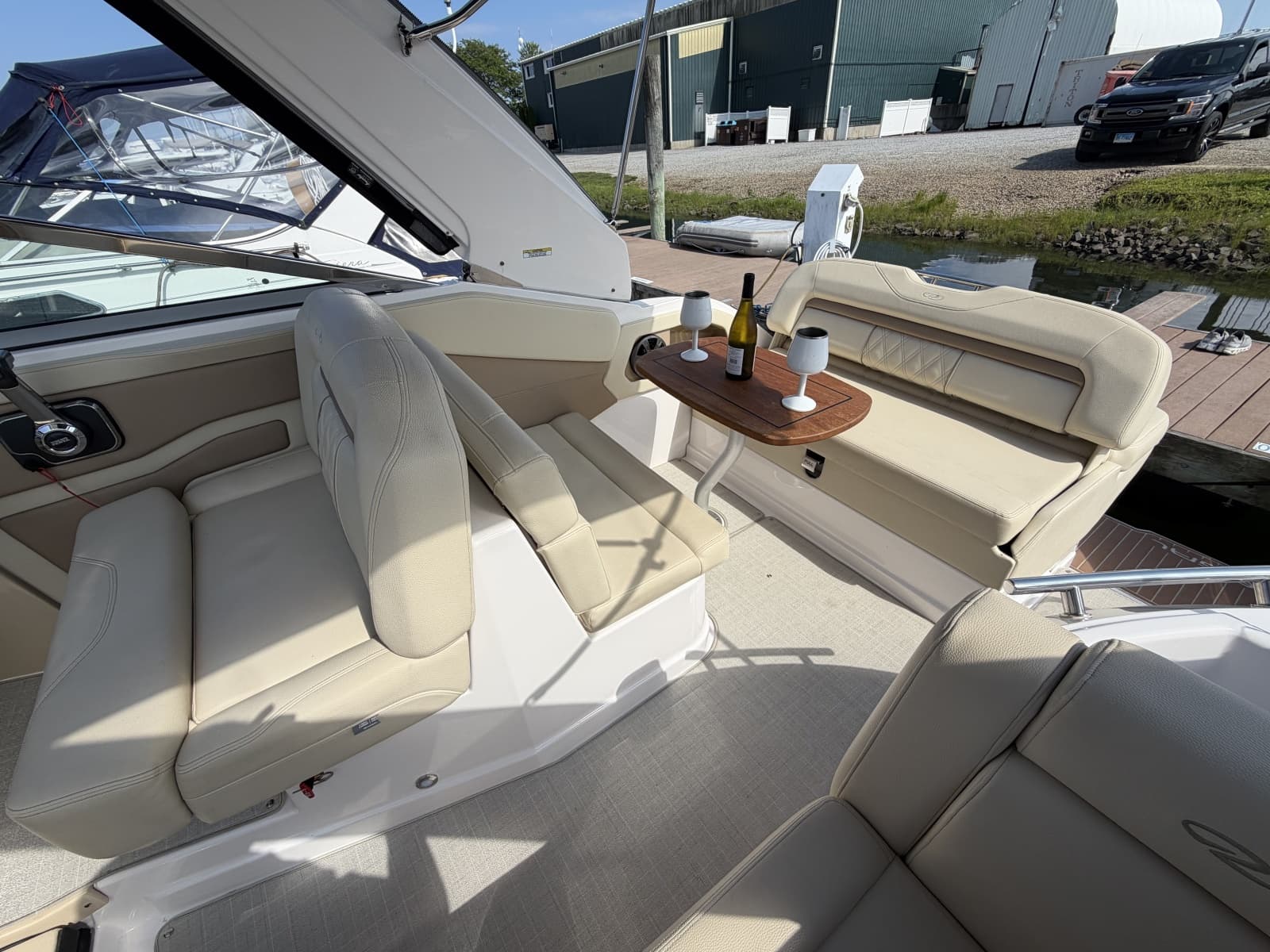 2020 Regal 28 Express - Photo 13
