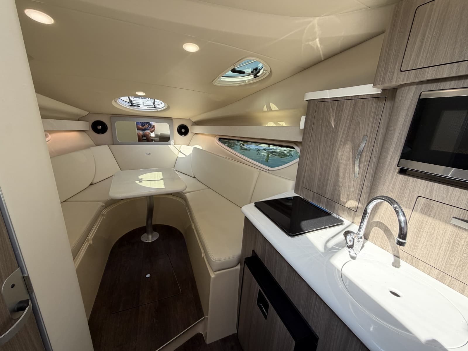 2020 Regal 28 Express - Photo 19