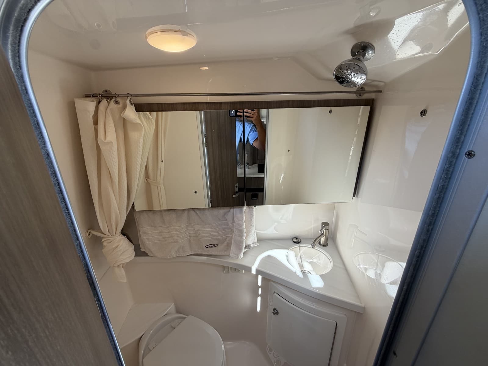 2020 Regal 28 Express - Photo 16