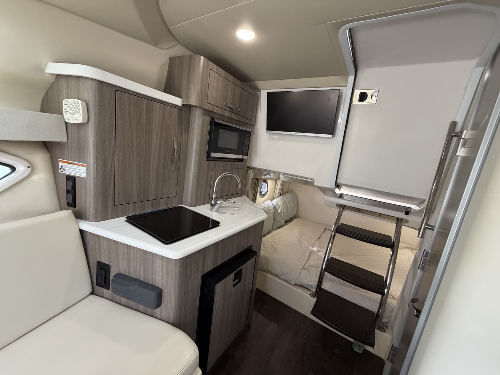 2020 Regal 28 Express - Photo 26