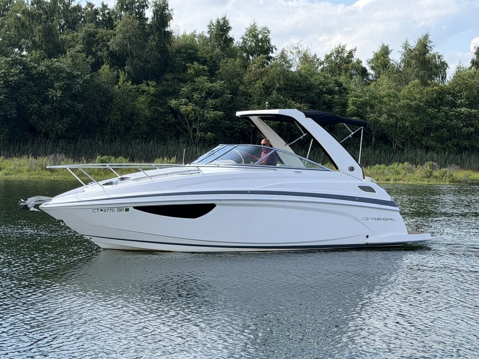 2020 Regal 28 Express - Photo 1
