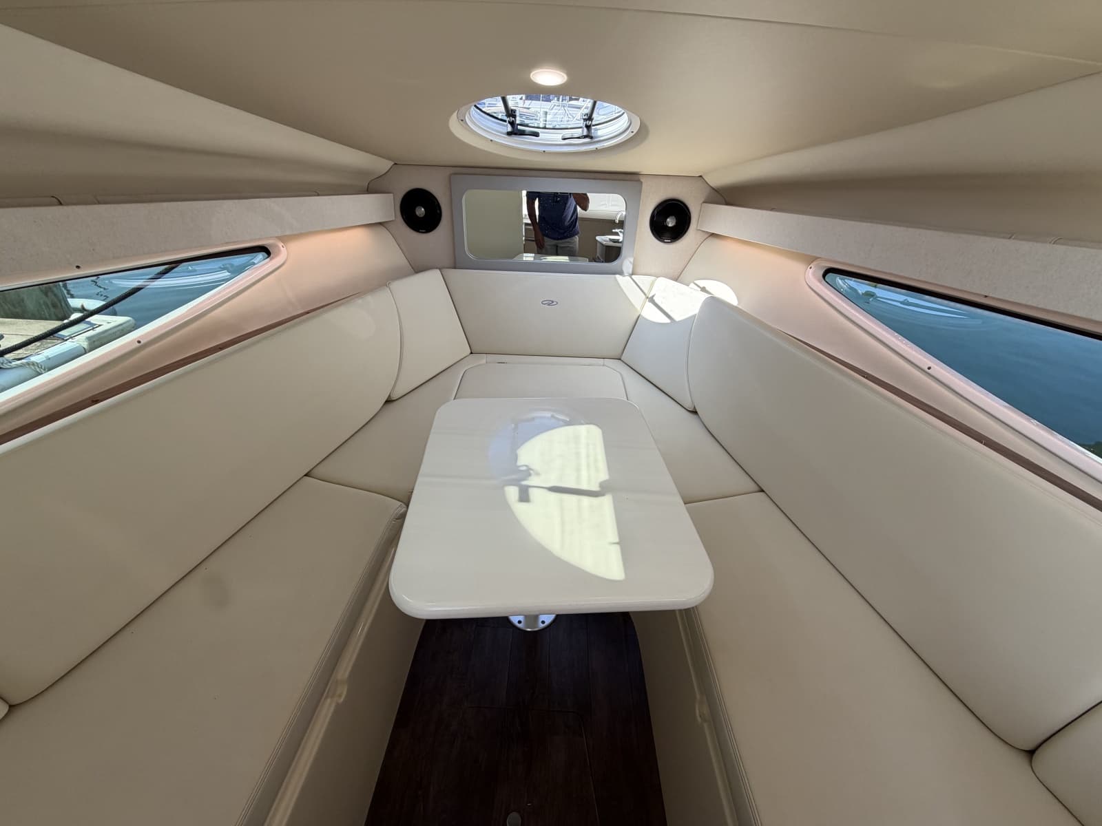 2020 Regal 28 Express - Photo 21