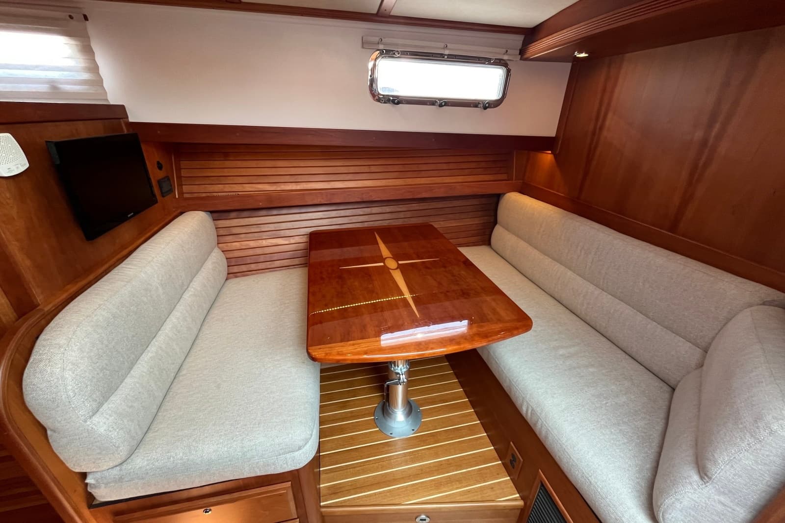 2018 Sabre 42 Fly Bridge Sedan - Photo 29