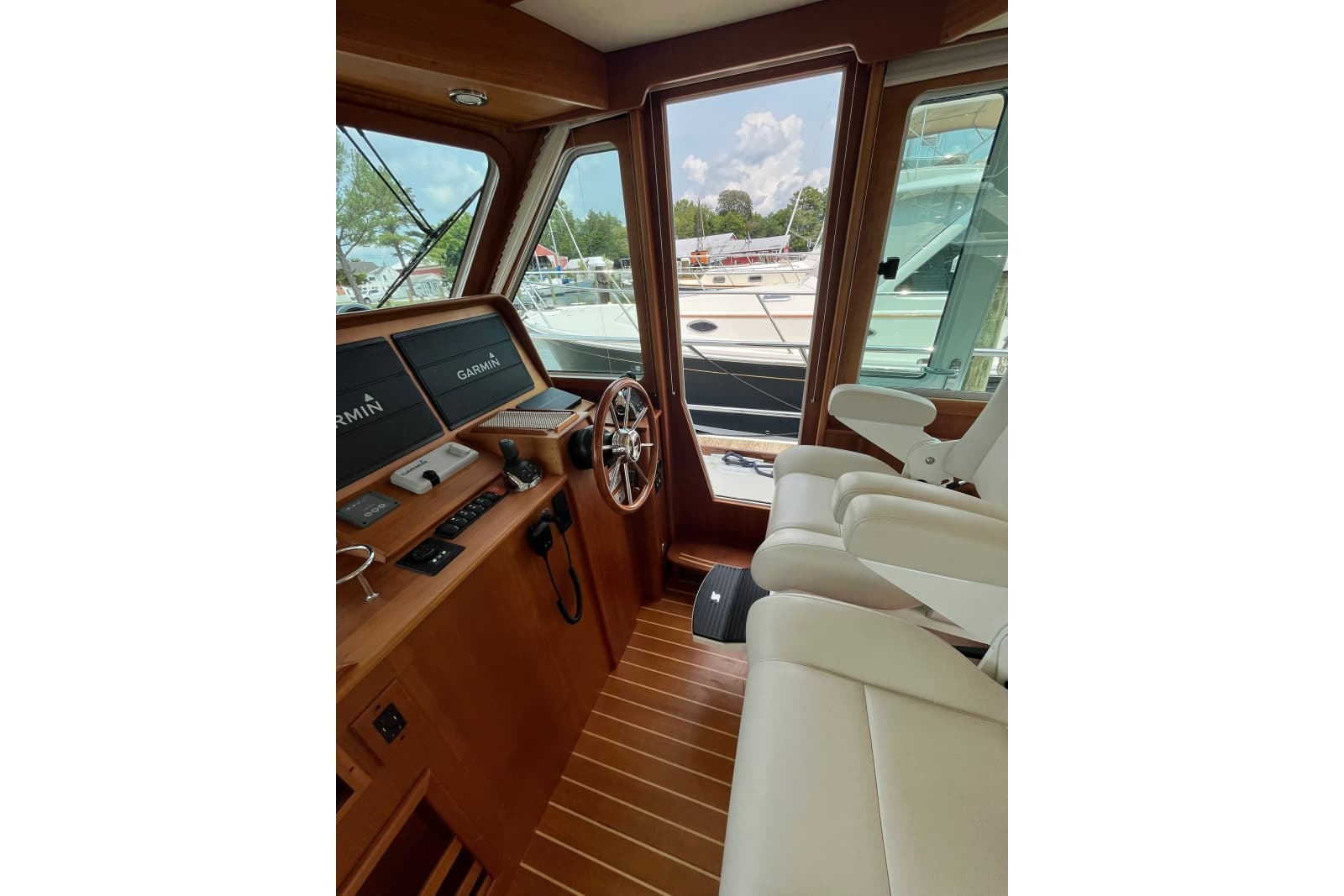 2018 Sabre 42 Fly Bridge Sedan - Photo 25