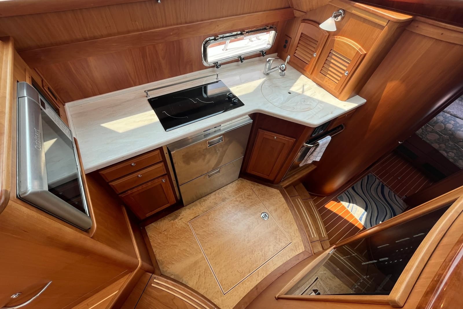 2018 Sabre 42 Fly Bridge Sedan - Photo 26