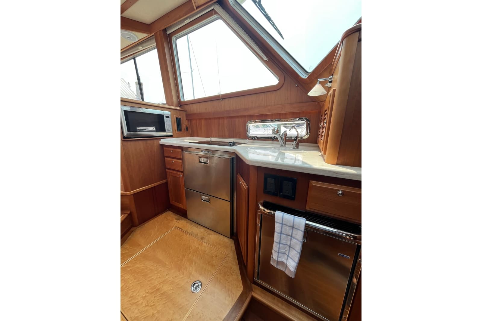 2018 Sabre 42 Fly Bridge Sedan - Photo 28