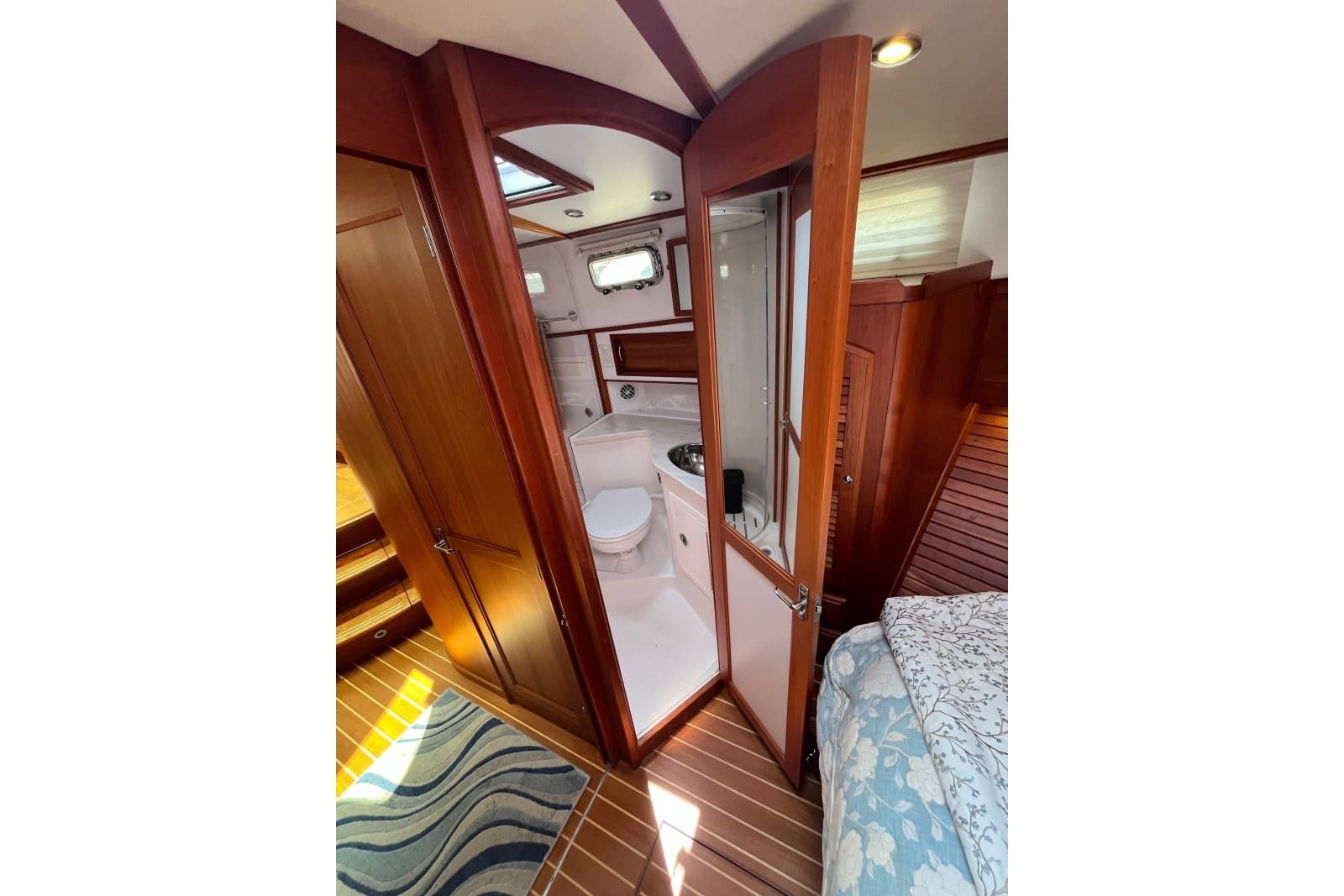 2018 Sabre 42 Fly Bridge Sedan - Photo 37