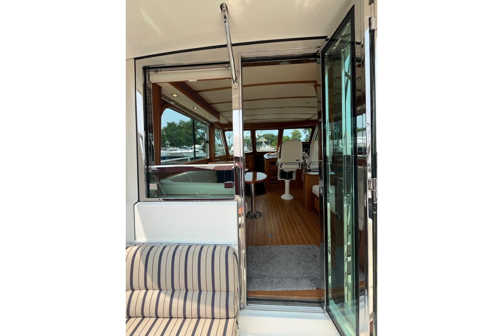 2018 Sabre 42 Fly Bridge Sedan - Photo 18