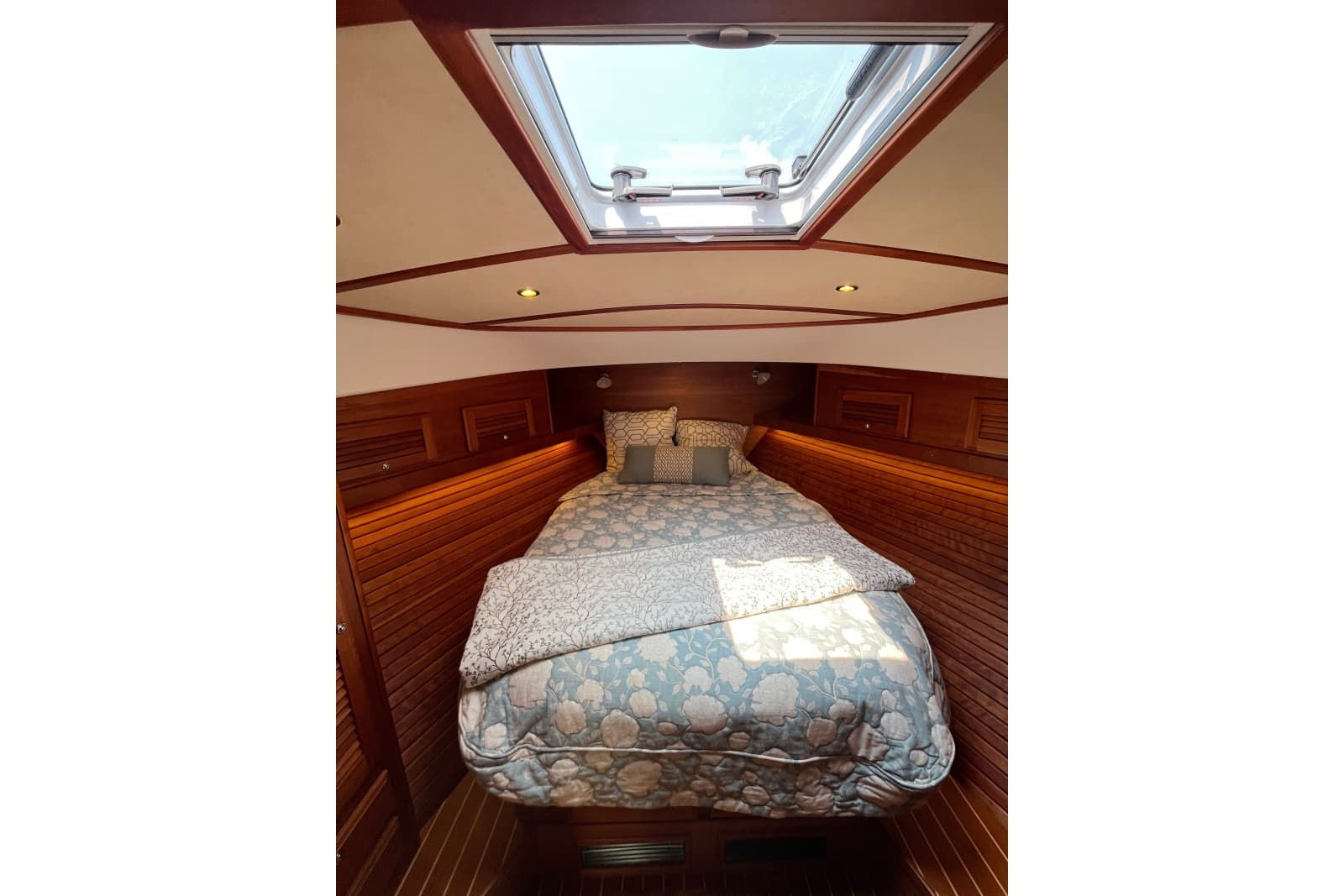 2018 Sabre 42 Fly Bridge Sedan - Photo 34