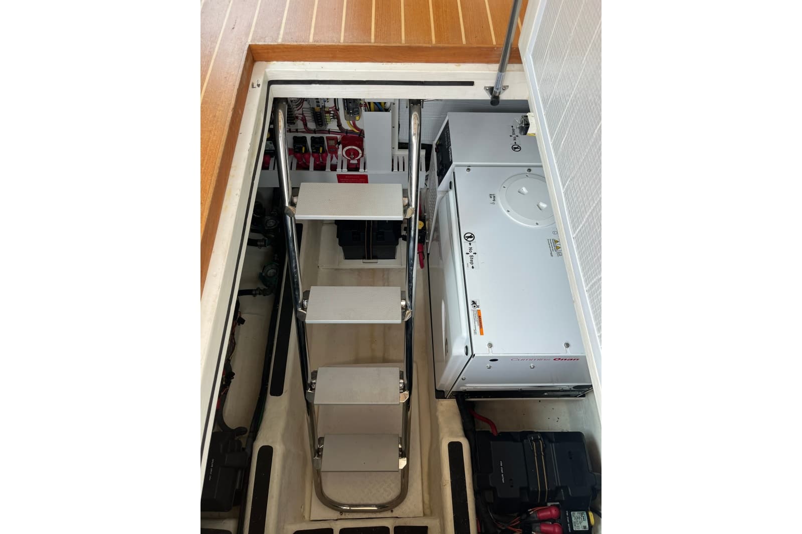 2018 Sabre 42 Fly Bridge Sedan - Photo 38