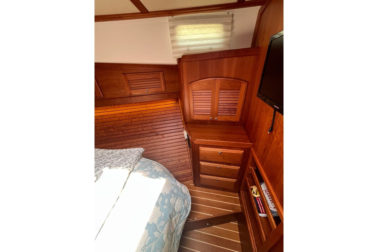 2018 Sabre 42 Fly Bridge Sedan - Photo 35