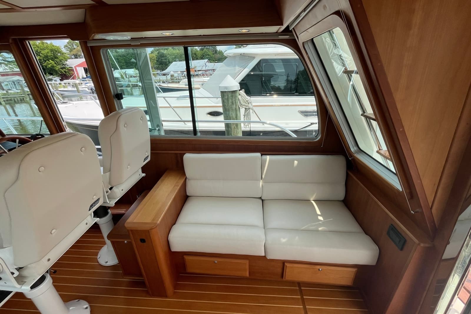 2018 Sabre 42 Fly Bridge Sedan - Photo 21