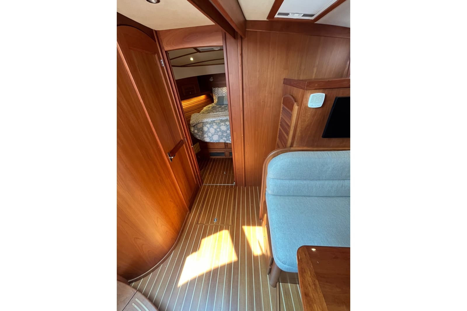 2018 Sabre 42 Fly Bridge Sedan - Photo 48