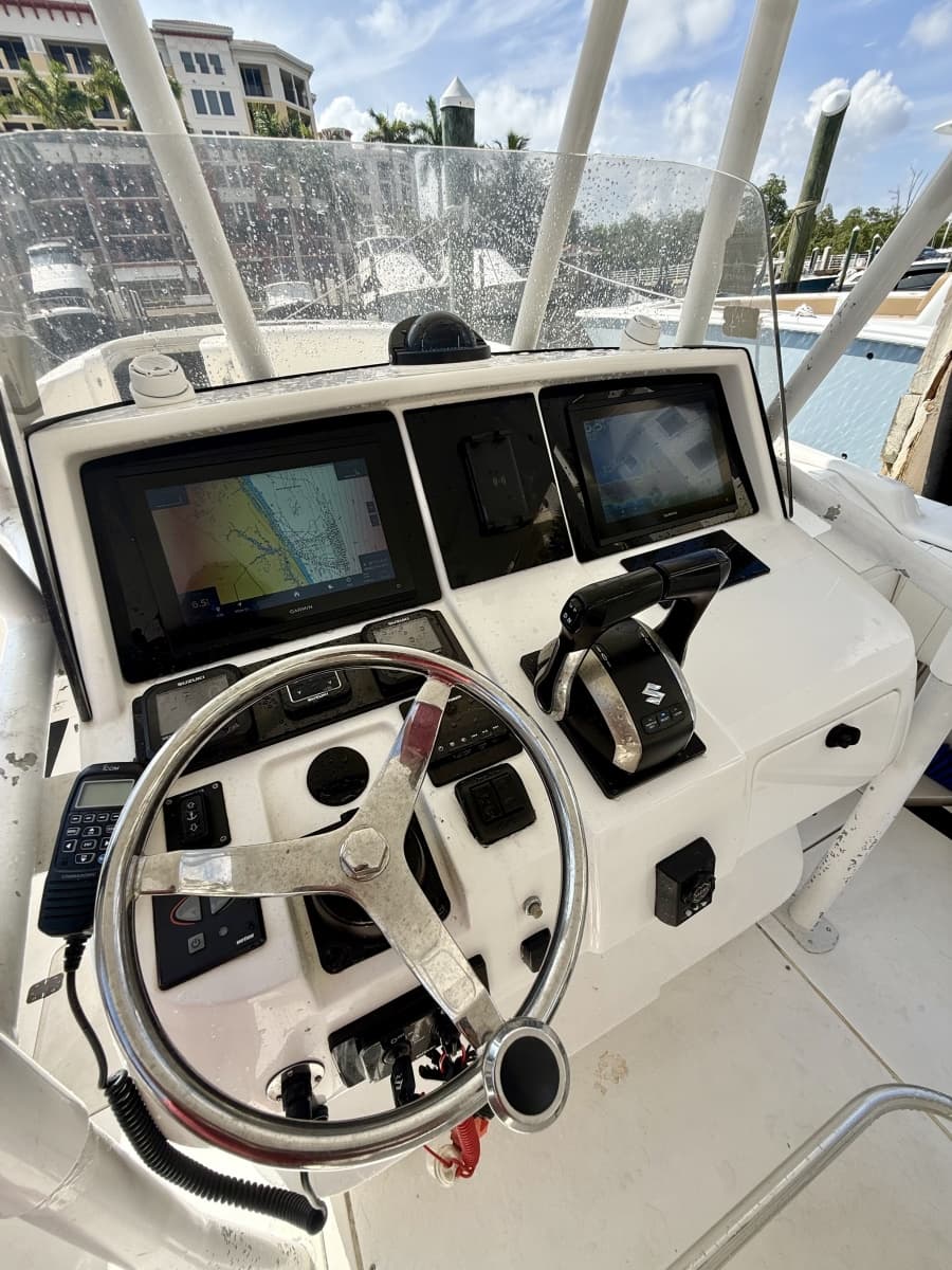 2008 Intrepid 377 Walkaround - Photo 17