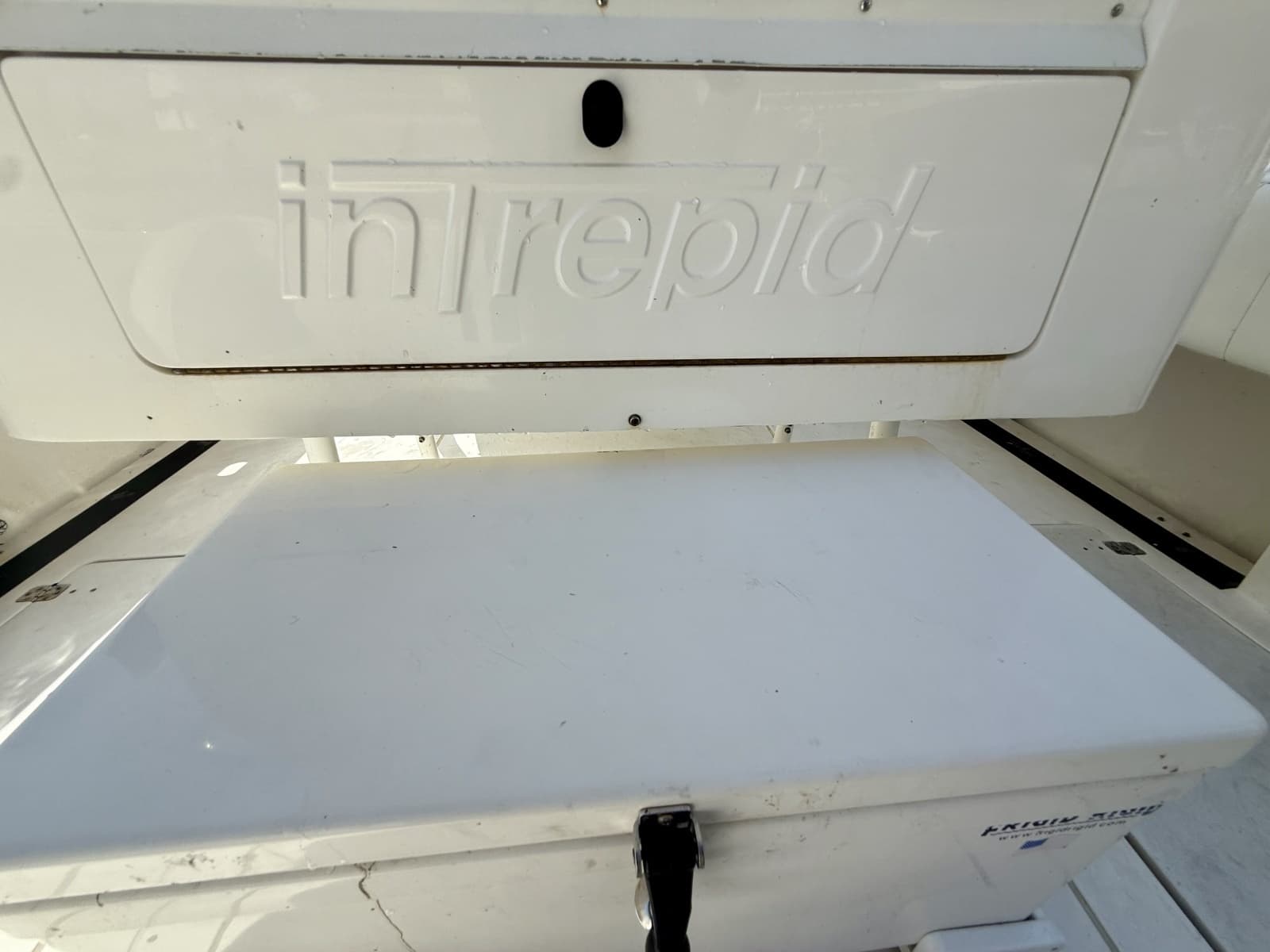 2008 Intrepid 377 Walkaround - Photo 23
