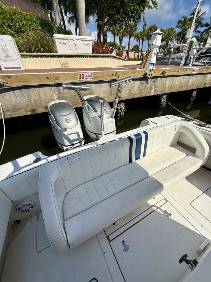 2008 Intrepid 377 Walkaround - Photo 24