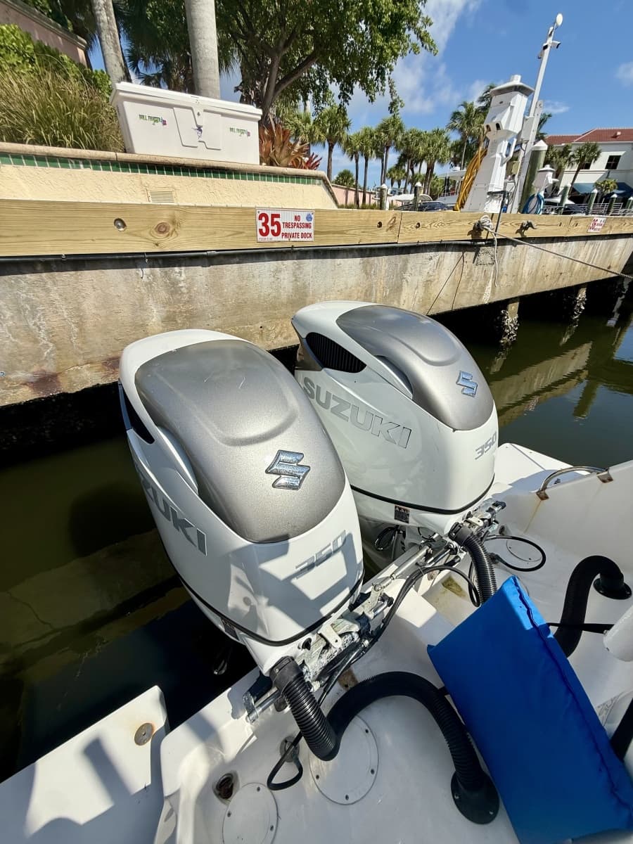 2008 Intrepid 377 Walkaround - Photo 25