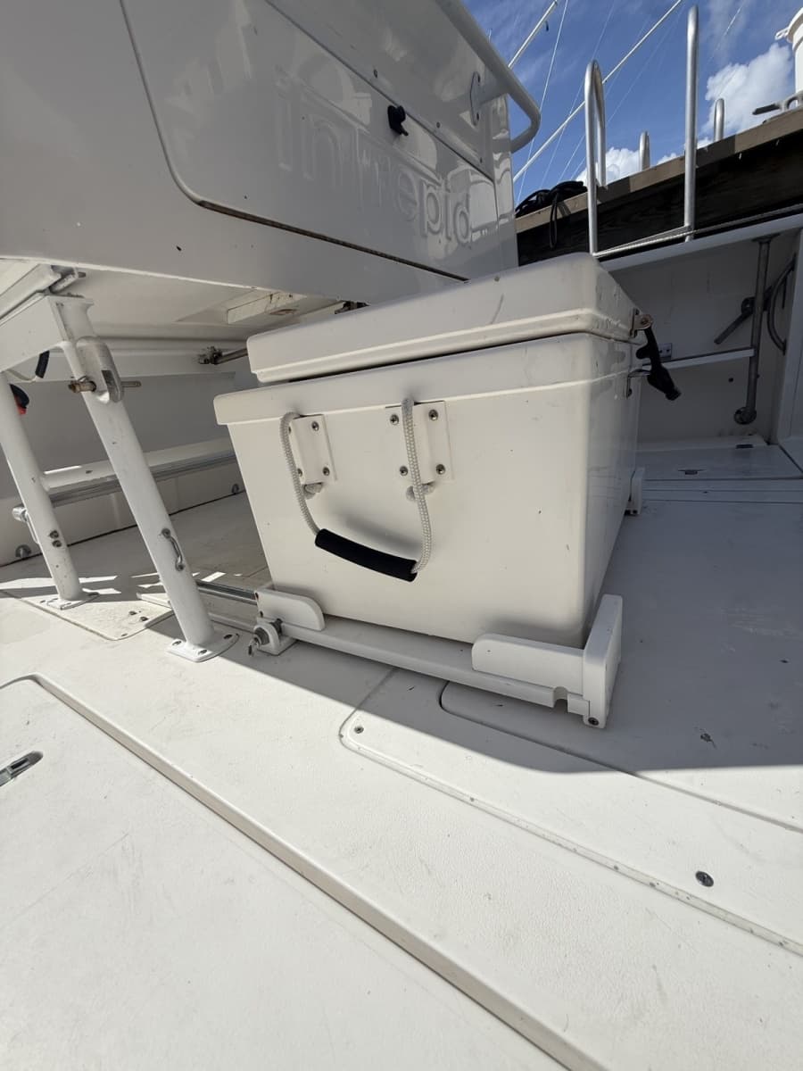 2008 Intrepid 377 Walkaround - Photo 20