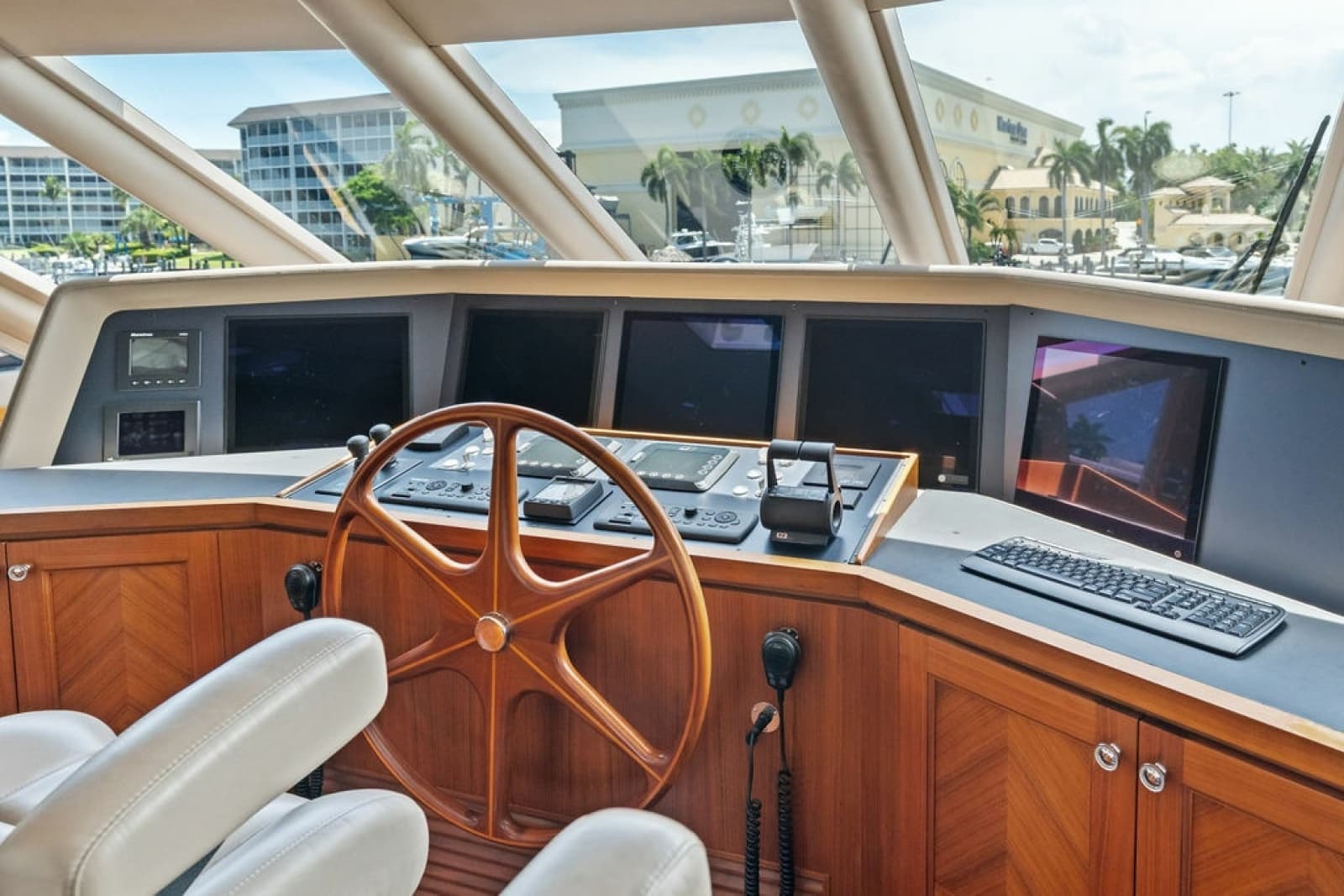 2012 Ocean Alexander 90 Skylounge - Photo 43