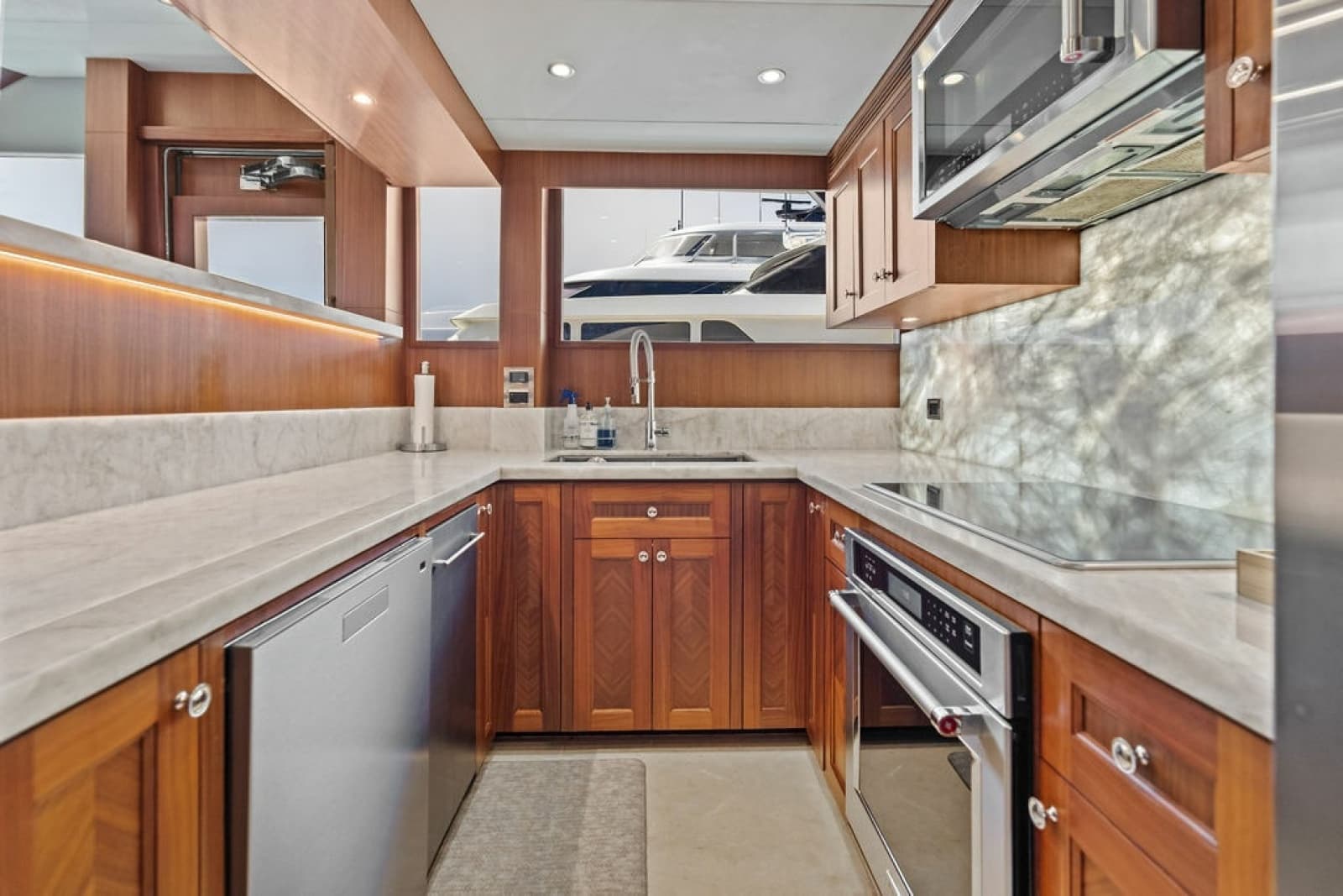 2012 Ocean Alexander 90 Skylounge - Photo 51