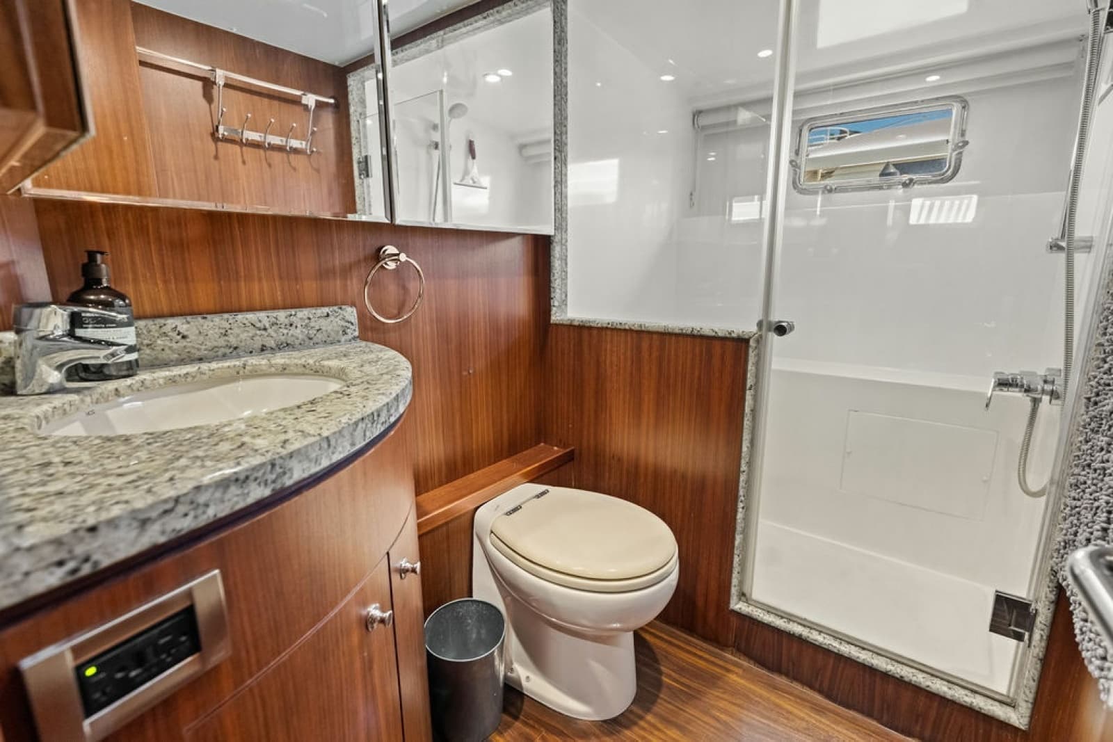 2012 Ocean Alexander 90 Skylounge - Photo 99