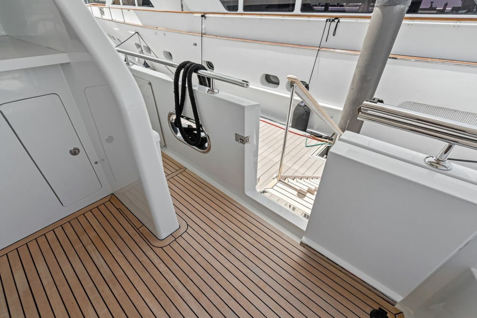 2012 Ocean Alexander 90 Skylounge - Photo 19